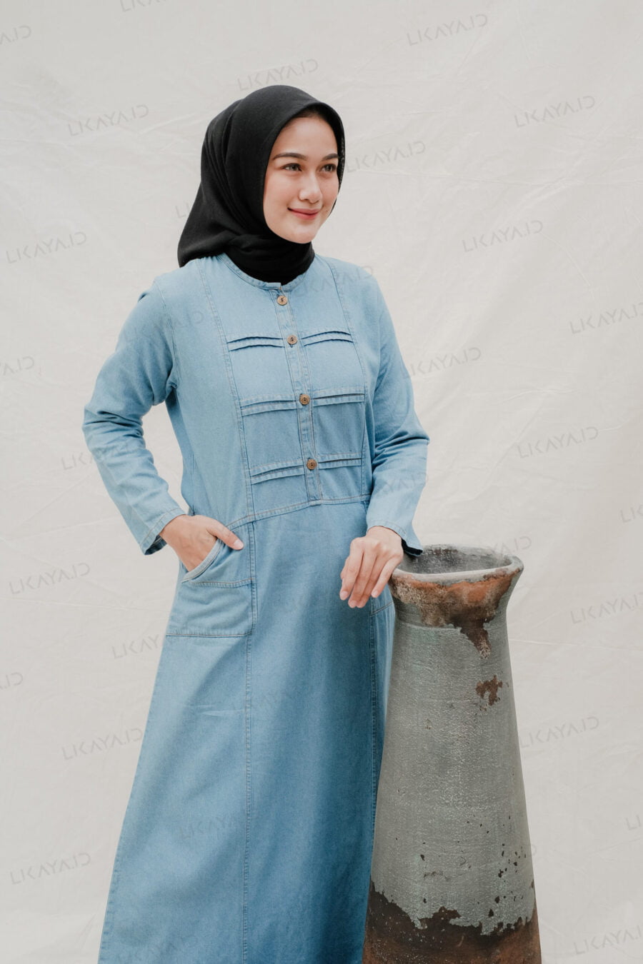 Gamis denim wanita dari Likaya.id
