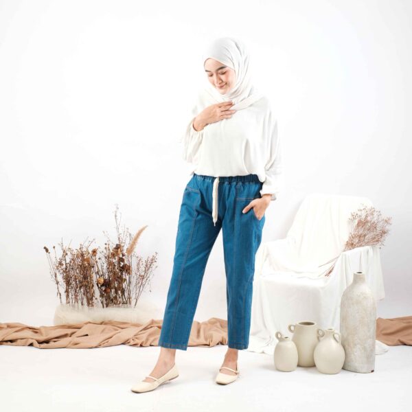 Celana Jeans Panjang Kekinian Mosha dari Likaya.id.